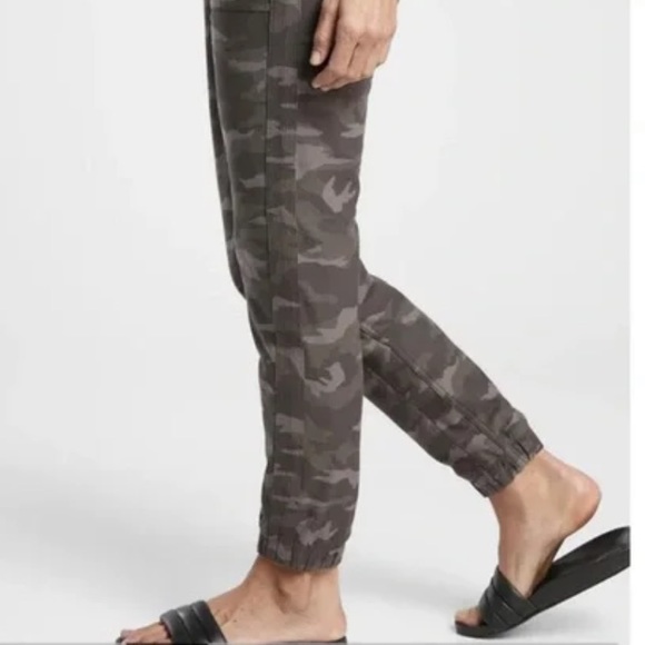 * | Athleta | Camo Farallon Jogger Drawstring Pants. Size 4. - Picture 3 of 14